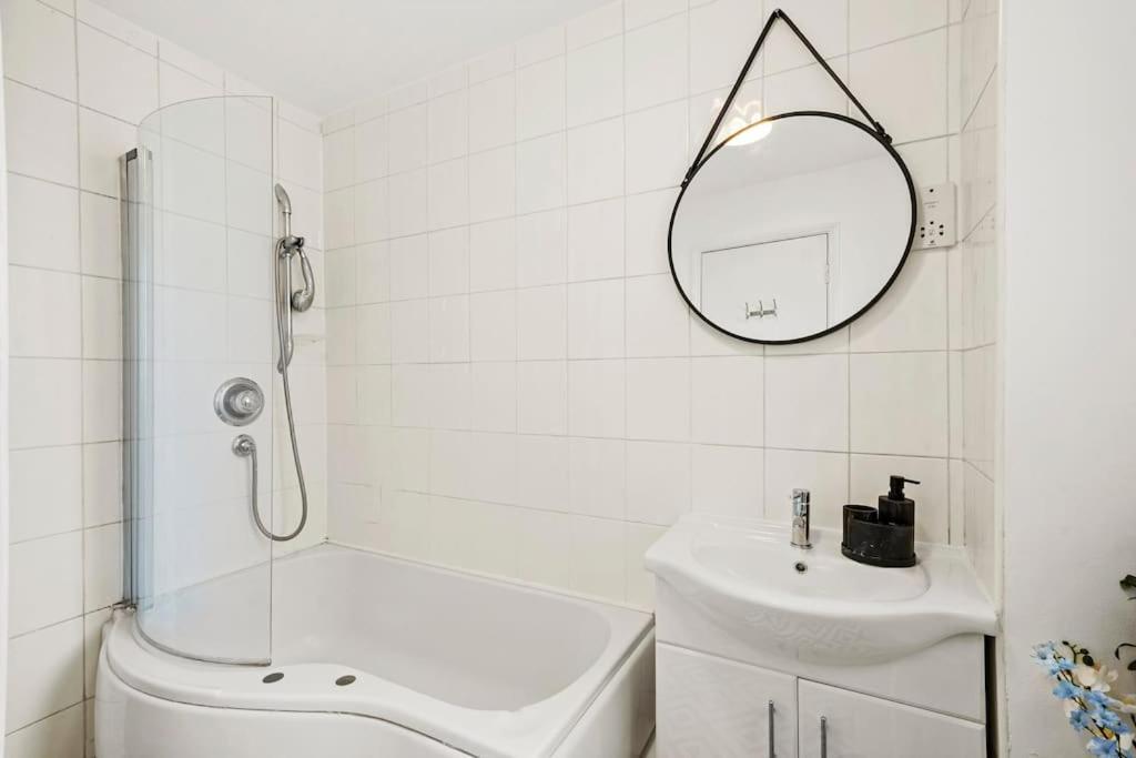 Cosy Apartment 5 Guests 3 Beds 1 Sofa Bed Lewisham لندن المظهر الخارجي الصورة